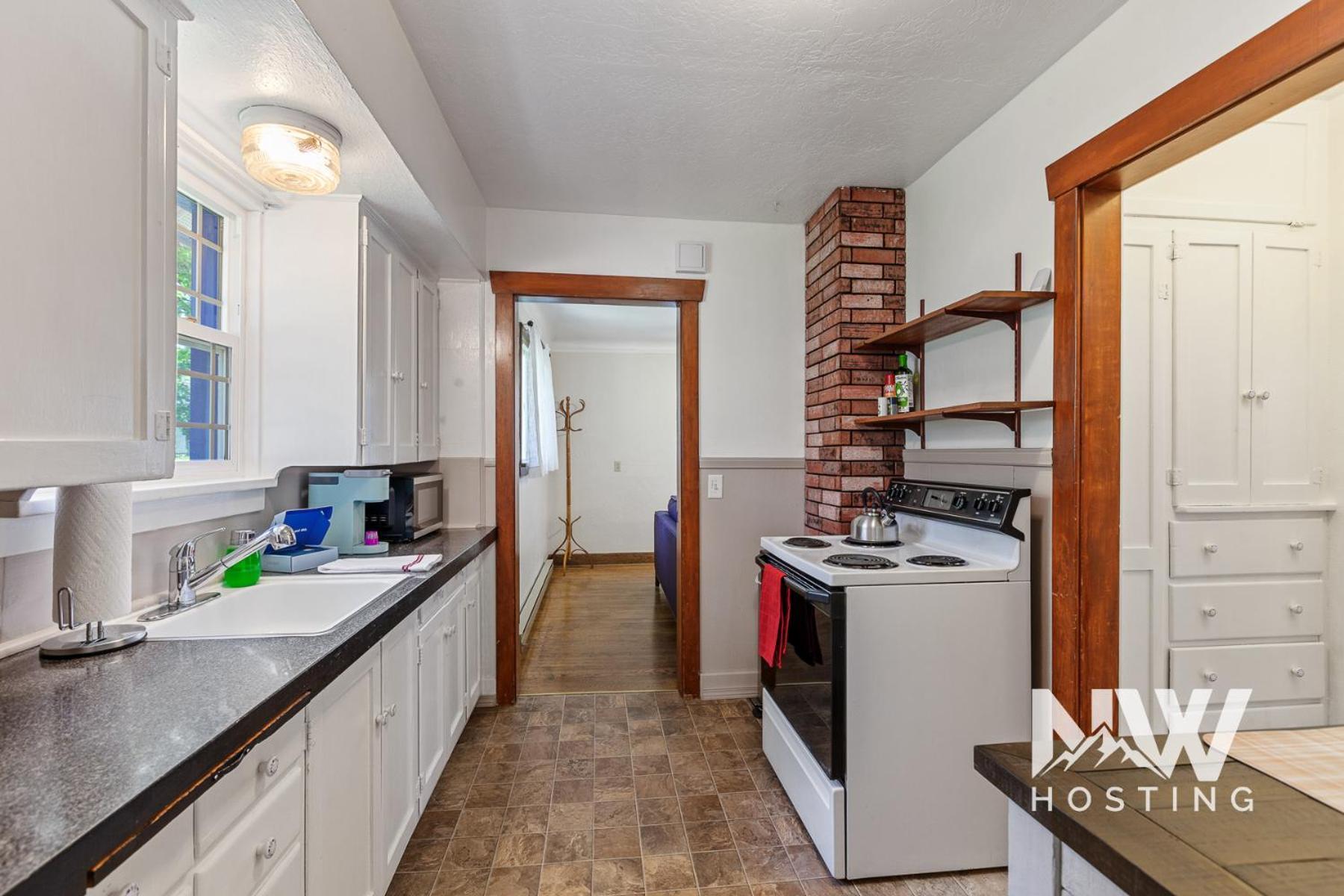 Adorable Bungalow Electric Fireplace & Large Fenced Yard Coeur d'Alene Exterior foto